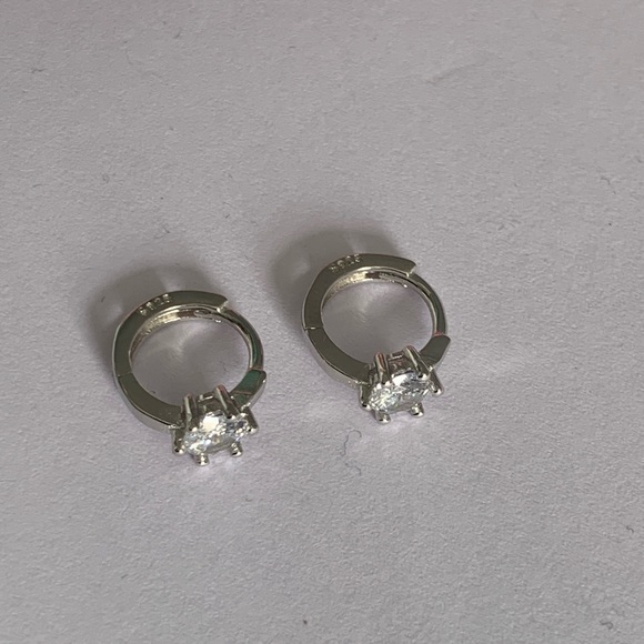 Sterling silver huggie earrings - Picture 6 of 8